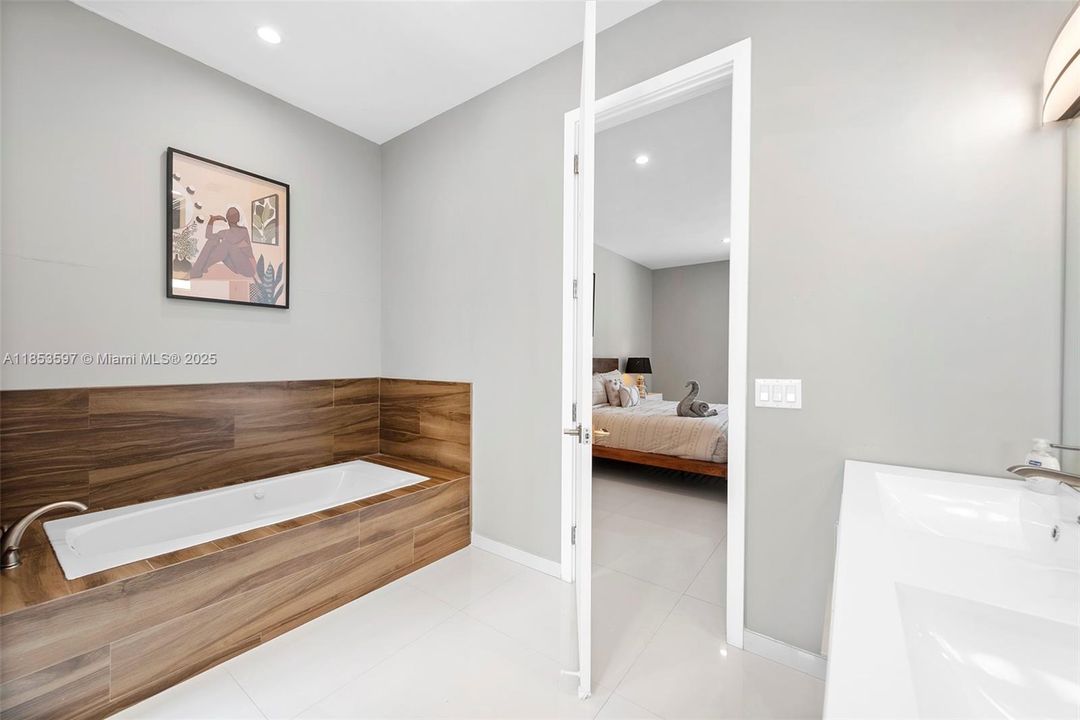 For Rent: $30,000 (10 beds, 11 baths, 5455 Square Feet)