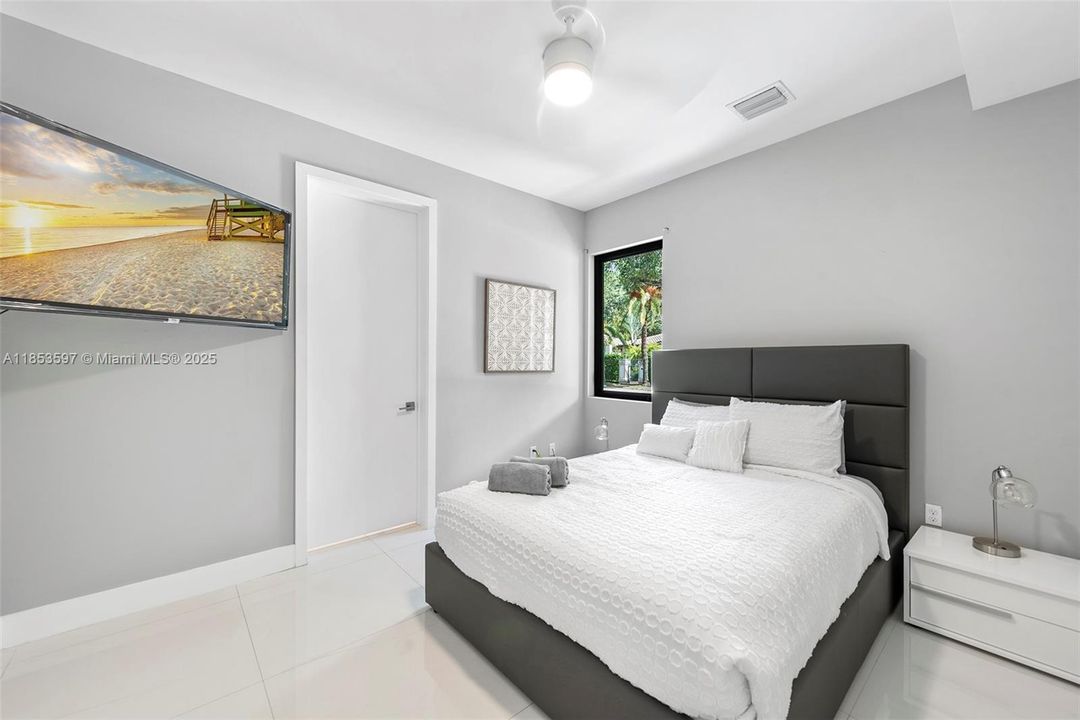 For Rent: $30,000 (10 beds, 11 baths, 5455 Square Feet)