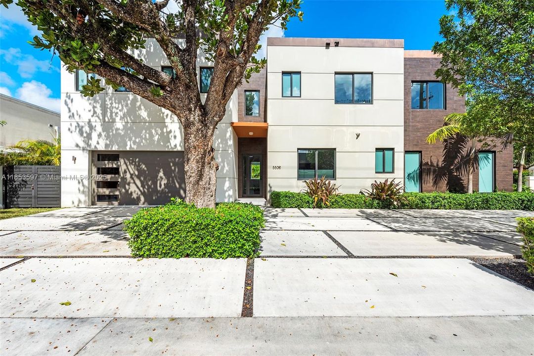 For Rent: $30,000 (10 beds, 11 baths, 5455 Square Feet)