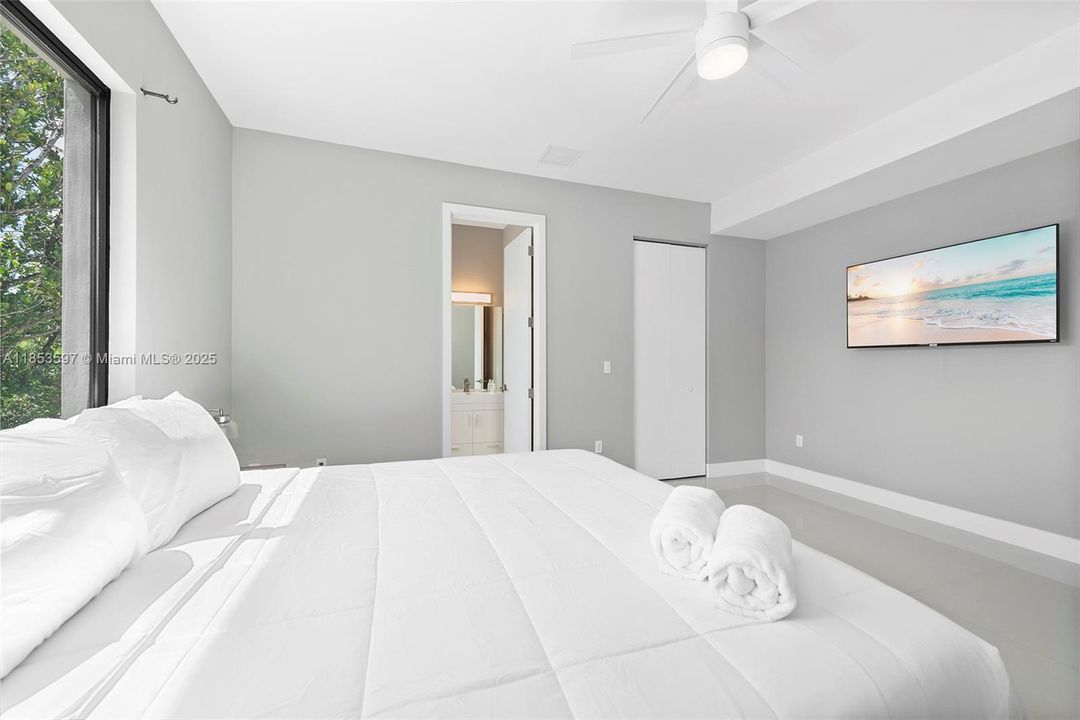 For Rent: $30,000 (10 beds, 11 baths, 5455 Square Feet)