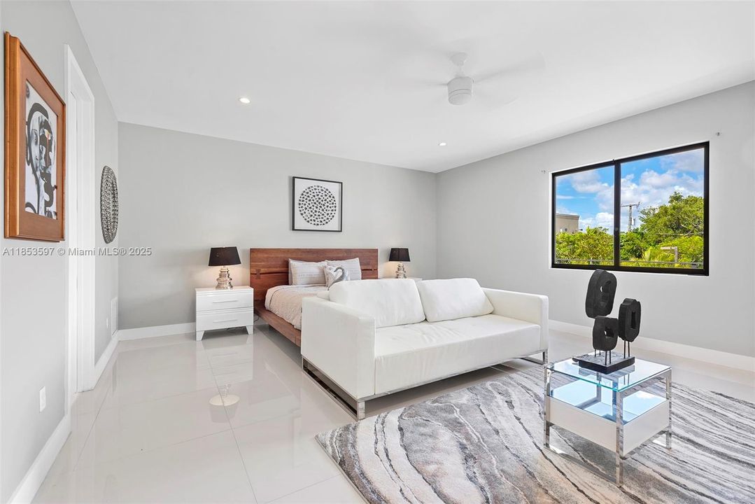 For Rent: $30,000 (10 beds, 11 baths, 5455 Square Feet)