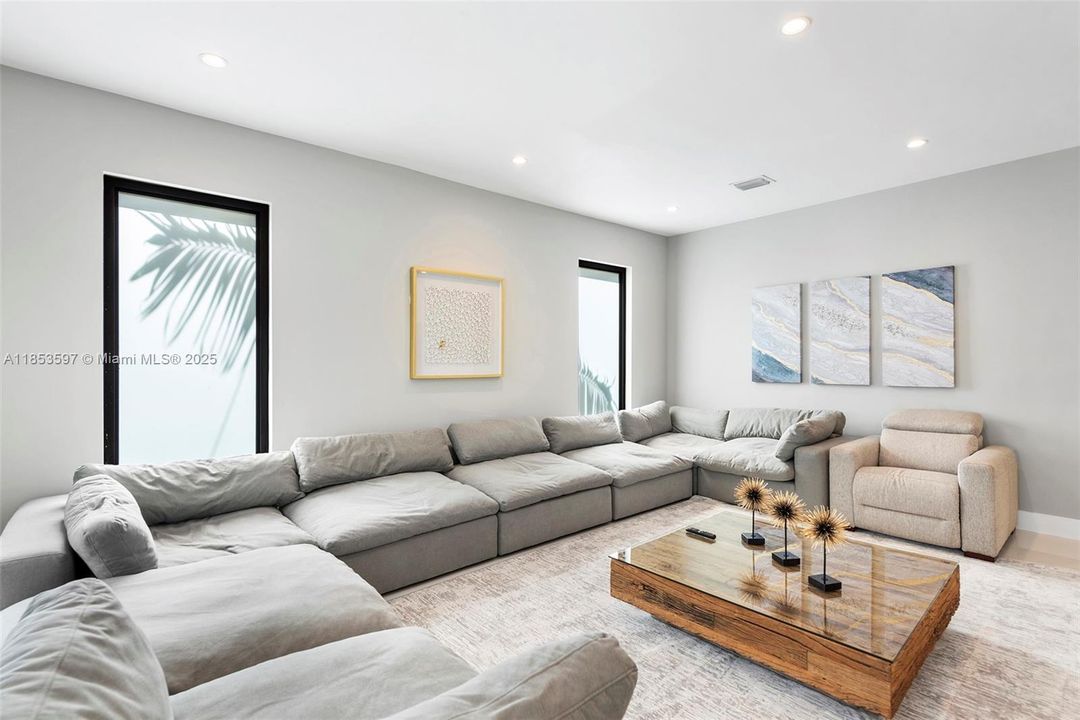 For Rent: $30,000 (10 beds, 11 baths, 5455 Square Feet)