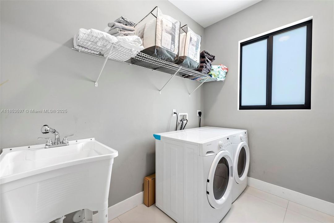 For Rent: $30,000 (10 beds, 11 baths, 5455 Square Feet)