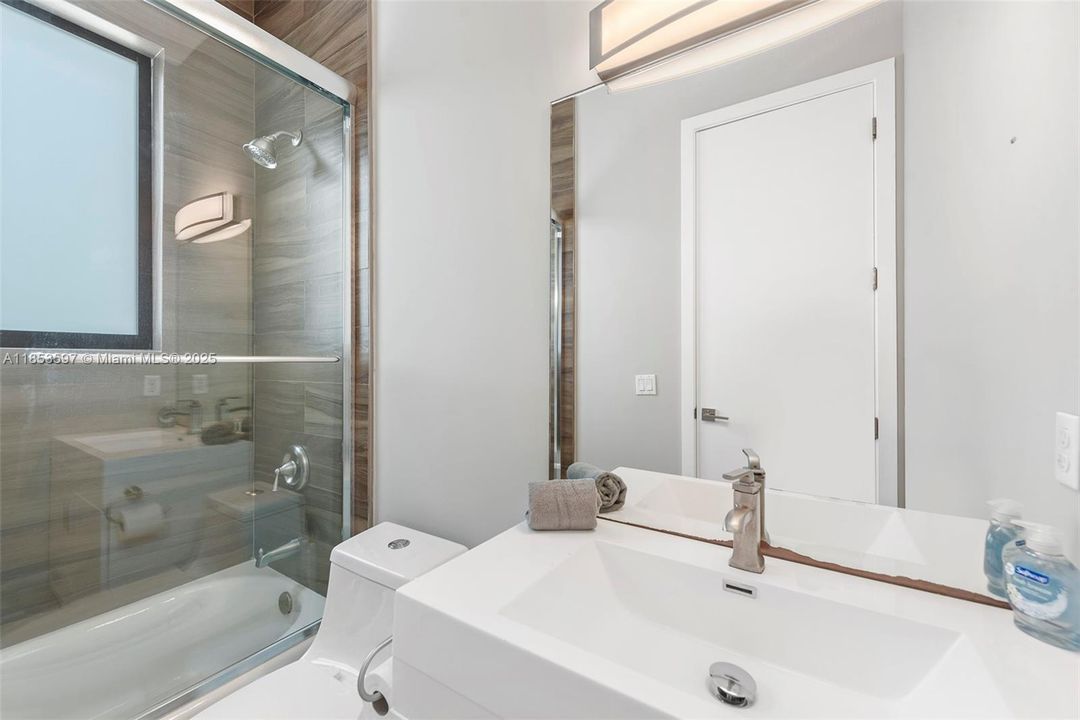 For Rent: $30,000 (10 beds, 11 baths, 5455 Square Feet)