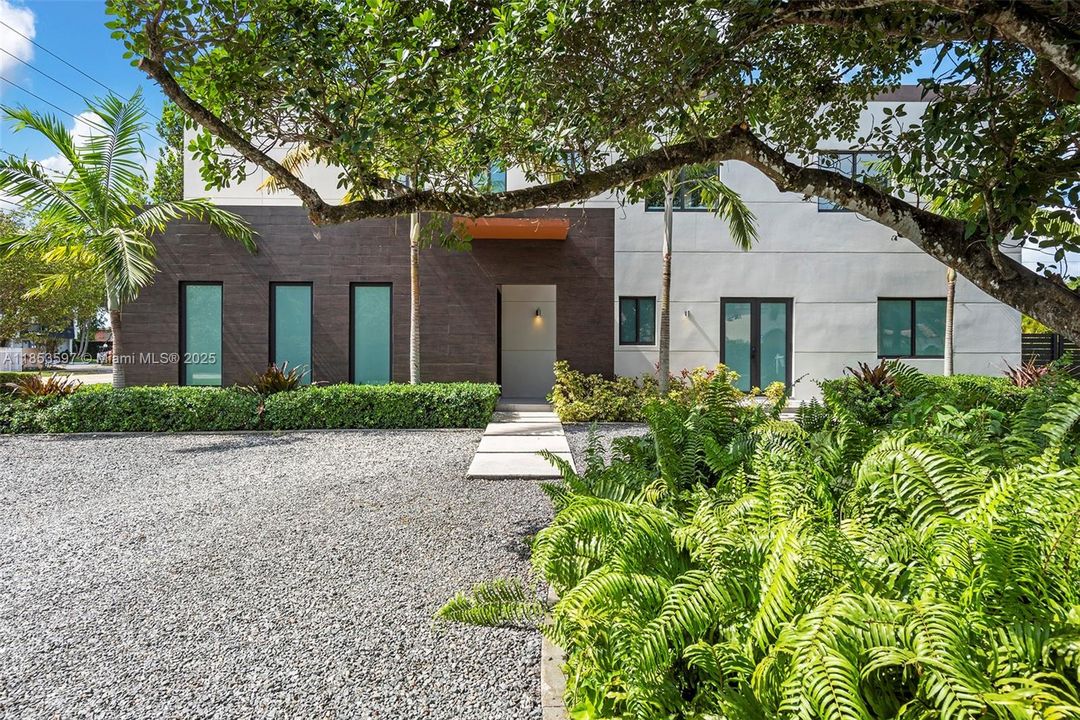 For Rent: $30,000 (10 beds, 11 baths, 5455 Square Feet)