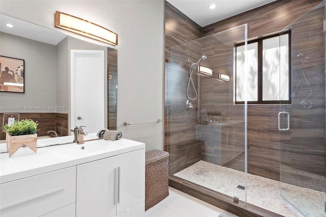 For Rent: $30,000 (10 beds, 11 baths, 5455 Square Feet)