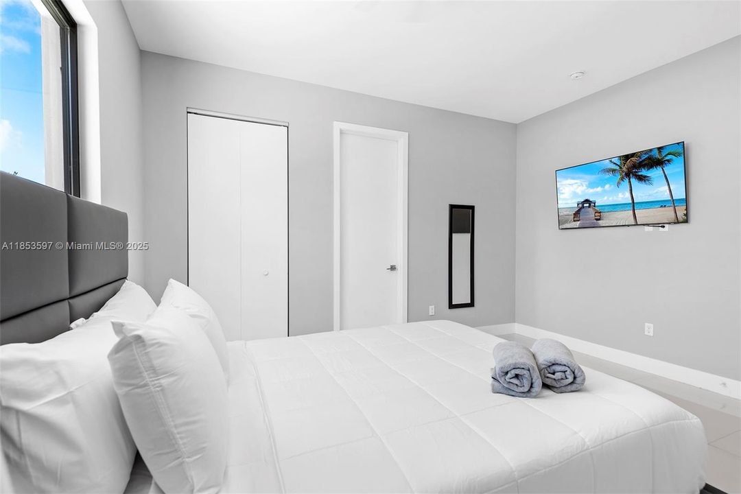 For Rent: $30,000 (10 beds, 11 baths, 5455 Square Feet)