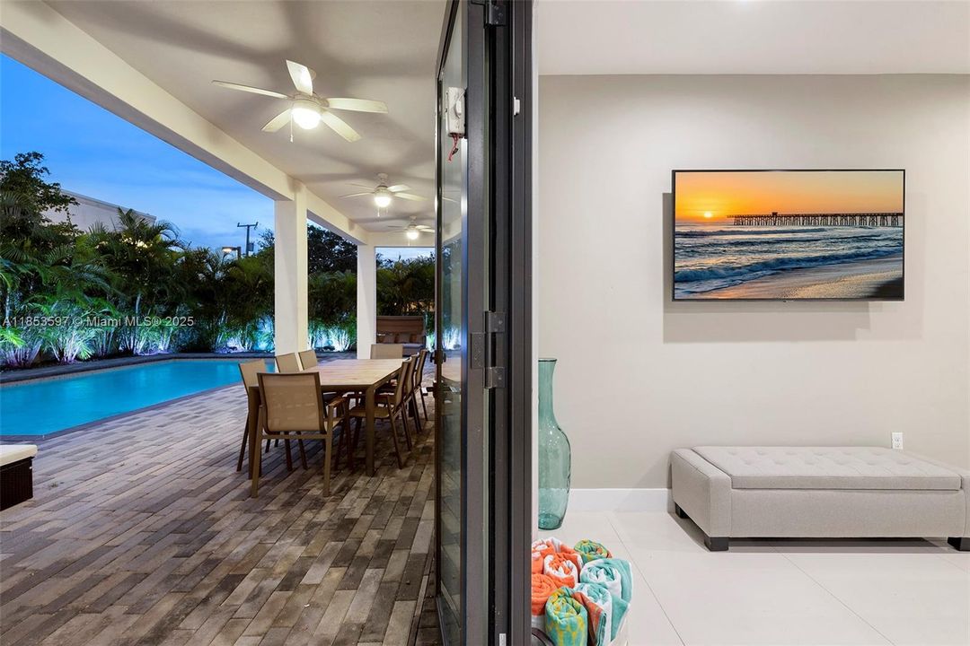 For Rent: $30,000 (10 beds, 11 baths, 5455 Square Feet)