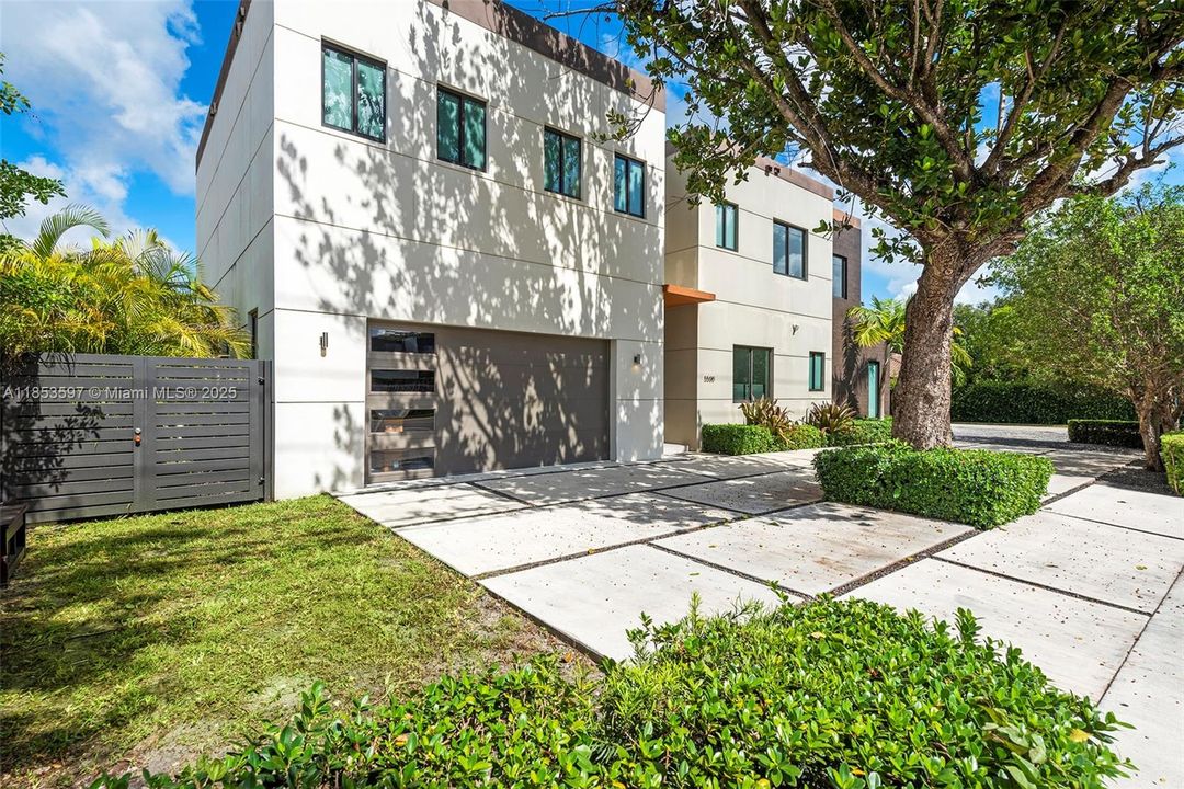 For Rent: $30,000 (10 beds, 11 baths, 5455 Square Feet)