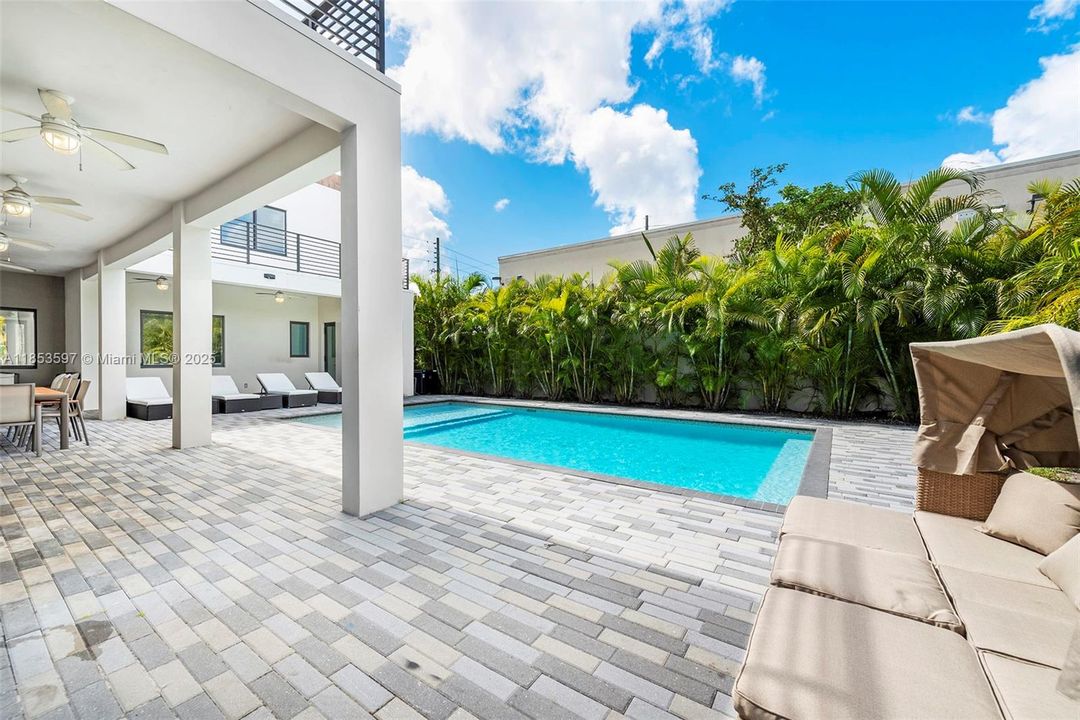 For Rent: $30,000 (10 beds, 11 baths, 5455 Square Feet)