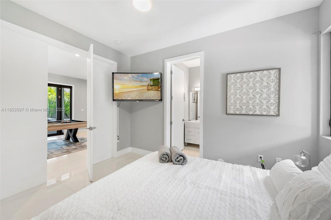 For Rent: $30,000 (10 beds, 11 baths, 5455 Square Feet)