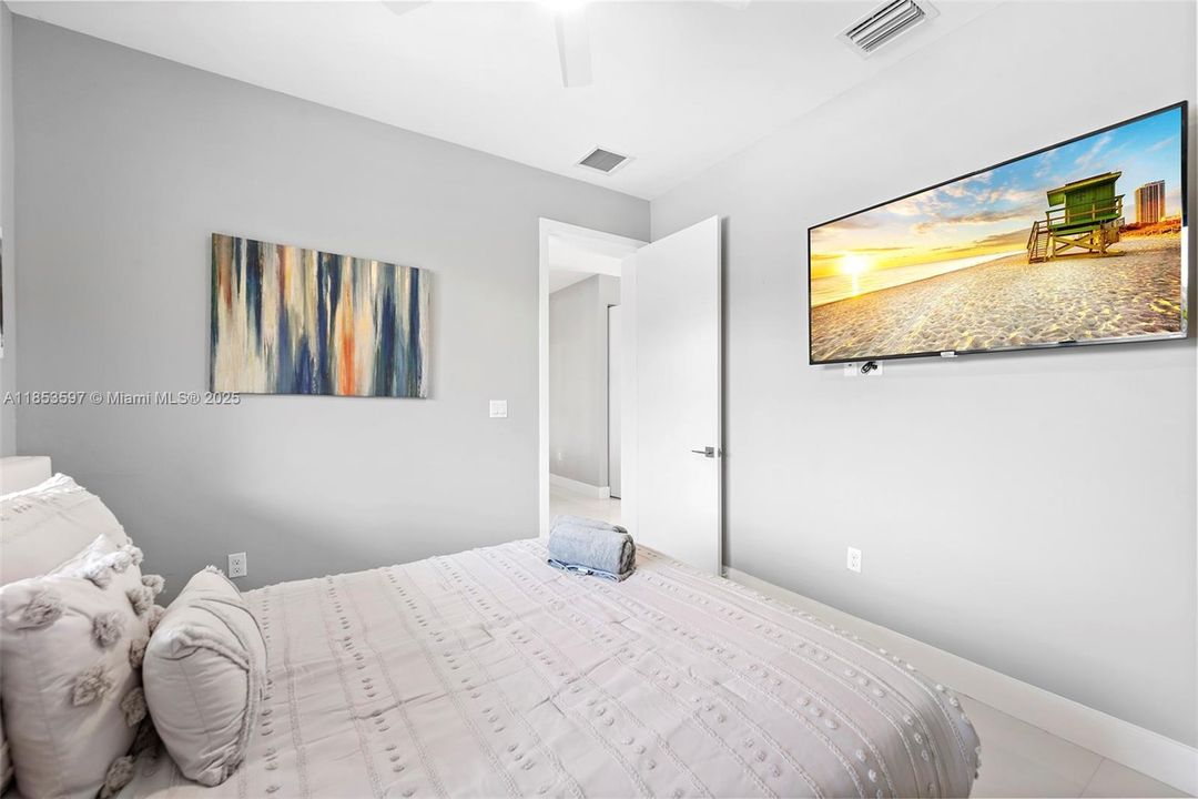 For Rent: $30,000 (10 beds, 11 baths, 5455 Square Feet)