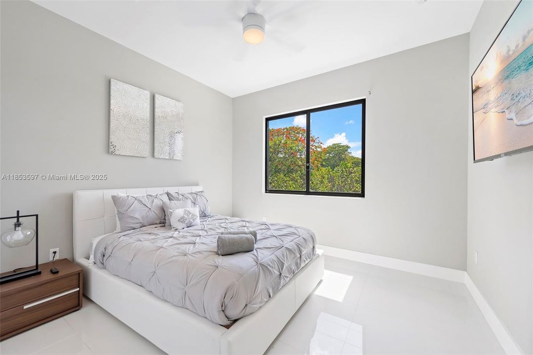 For Rent: $30,000 (10 beds, 11 baths, 5455 Square Feet)