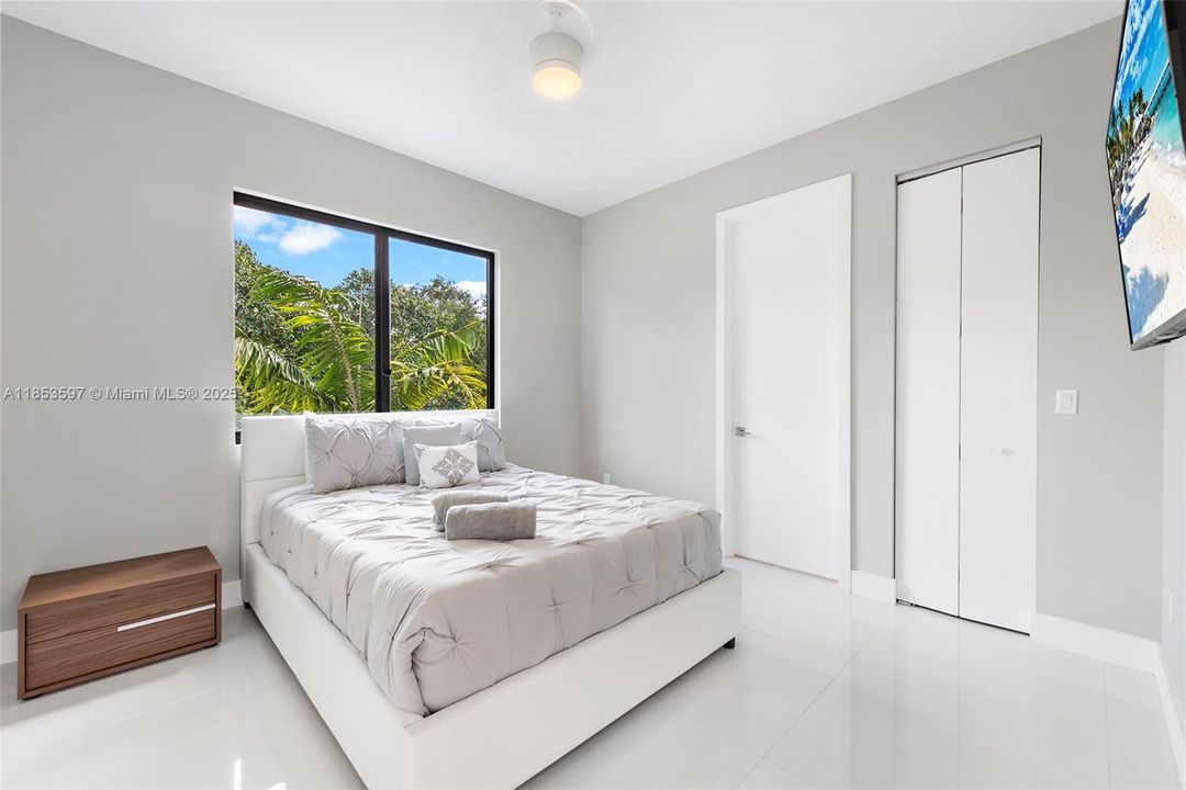 For Rent: $30,000 (10 beds, 11 baths, 5455 Square Feet)