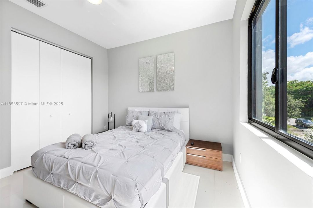 For Rent: $30,000 (10 beds, 11 baths, 5455 Square Feet)