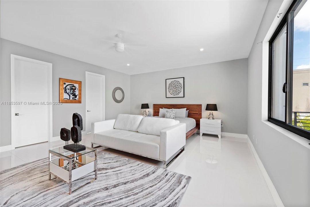 For Rent: $30,000 (10 beds, 11 baths, 5455 Square Feet)