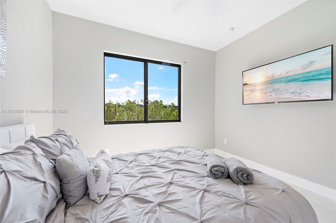 For Rent: $30,000 (10 beds, 11 baths, 5455 Square Feet)