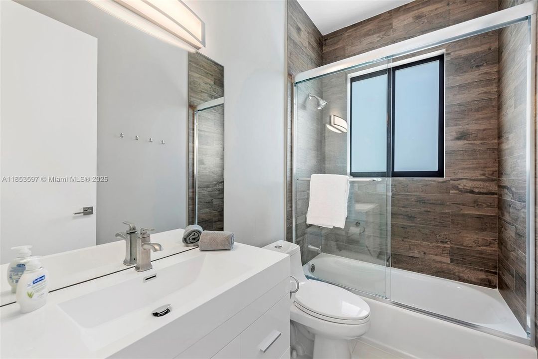 For Rent: $30,000 (10 beds, 11 baths, 5455 Square Feet)