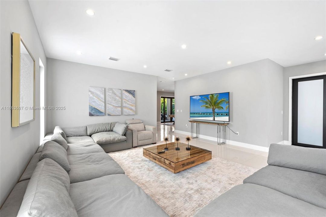 For Rent: $30,000 (10 beds, 11 baths, 5455 Square Feet)