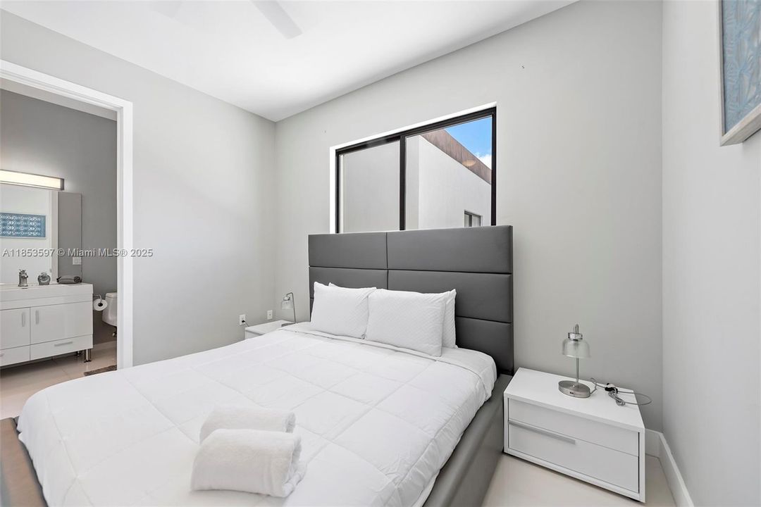 For Rent: $30,000 (10 beds, 11 baths, 5455 Square Feet)