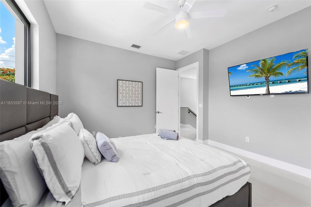 For Rent: $30,000 (10 beds, 11 baths, 5455 Square Feet)