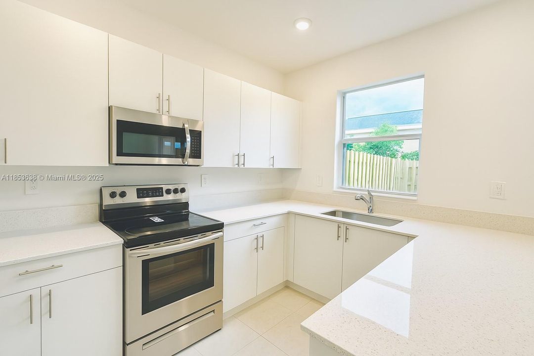 Недавно арендовано: $2,370 (3 спален, 2 ванн, 1483 Квадратных фут)