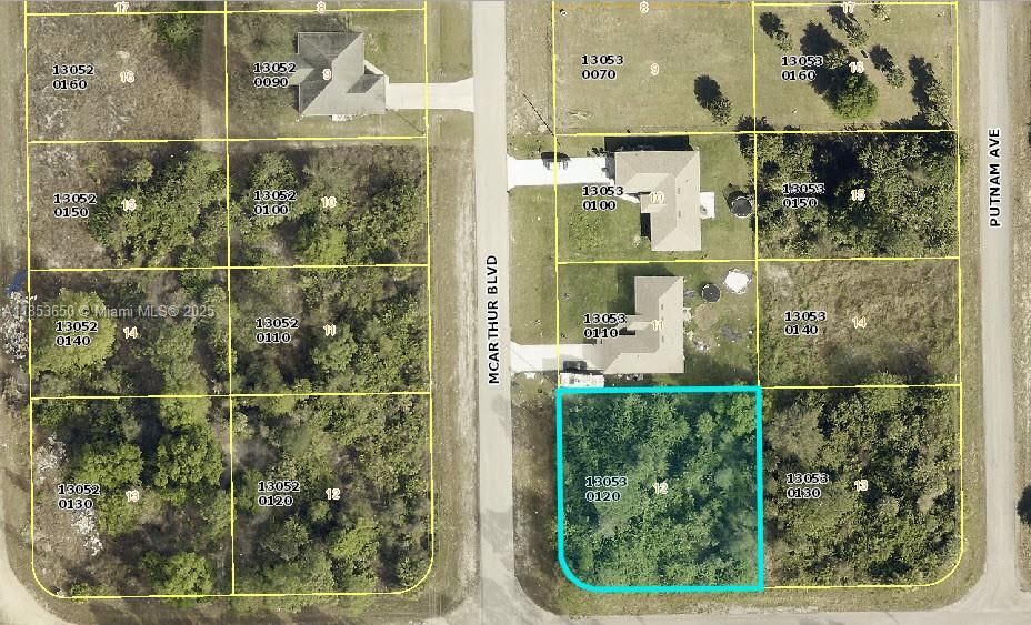 На продажу: $28,000 (0.35 acres)