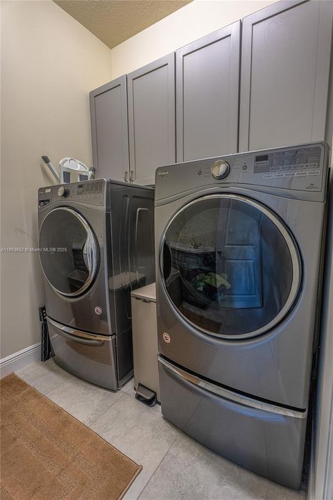 Недавно арендовано: $5,800 (4 спален, 2 ванн, 2501 Квадратных фут)