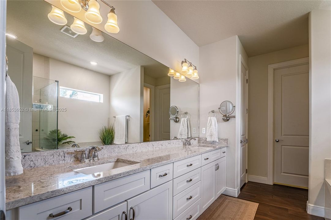 Недавно арендовано: $5,800 (4 спален, 2 ванн, 2501 Квадратных фут)