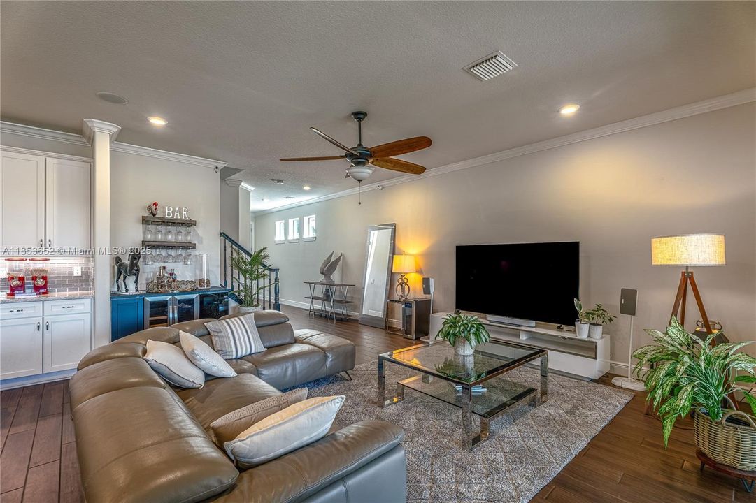 Недавно арендовано: $5,800 (4 спален, 2 ванн, 2501 Квадратных фут)