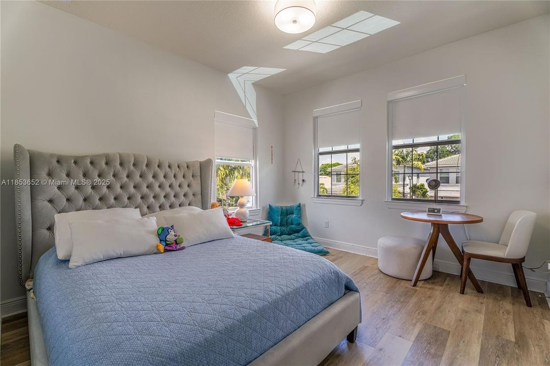 Недавно арендовано: $5,800 (4 спален, 2 ванн, 2501 Квадратных фут)