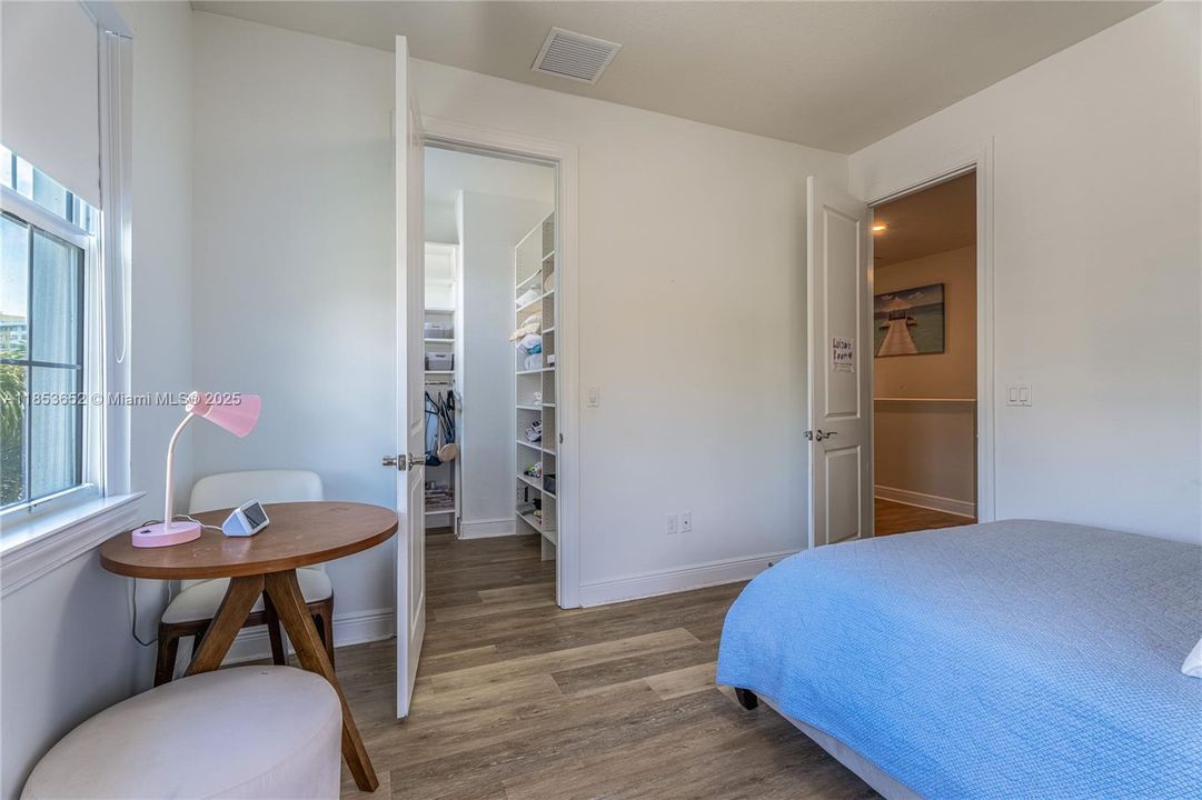 Недавно арендовано: $5,800 (4 спален, 2 ванн, 2501 Квадратных фут)