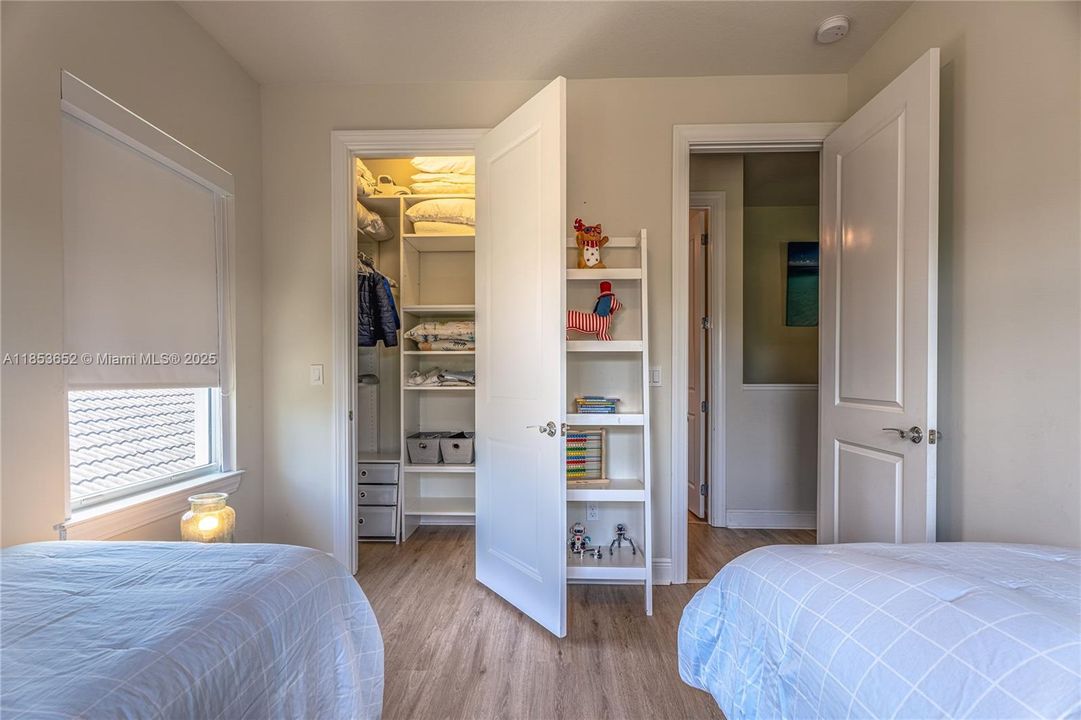 Недавно арендовано: $5,800 (4 спален, 2 ванн, 2501 Квадратных фут)