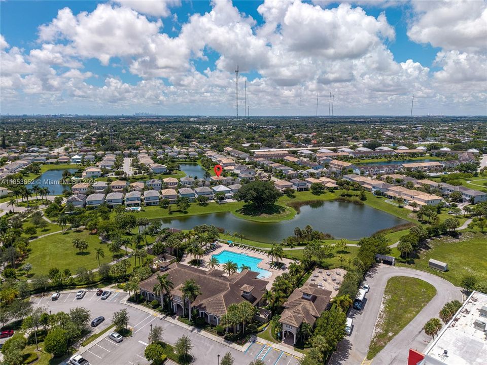 Недавно арендовано: $5,800 (4 спален, 2 ванн, 2501 Квадратных фут)