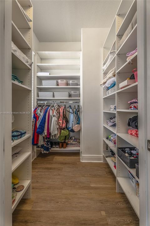 Недавно арендовано: $5,800 (4 спален, 2 ванн, 2501 Квадратных фут)