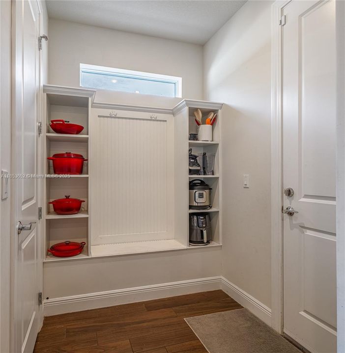 Недавно арендовано: $5,800 (4 спален, 2 ванн, 2501 Квадратных фут)