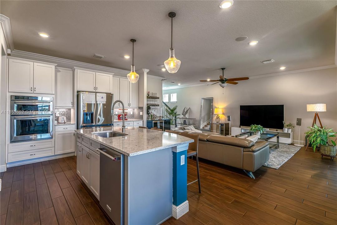 Недавно арендовано: $5,800 (4 спален, 2 ванн, 2501 Квадратных фут)