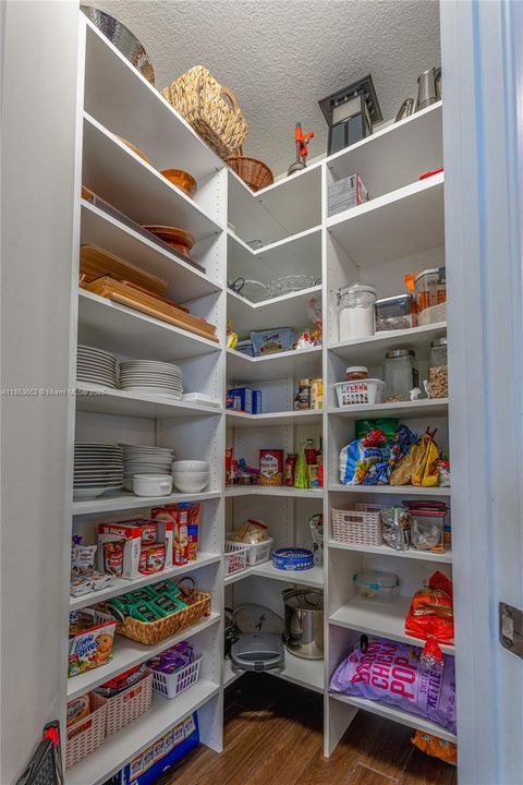 Недавно арендовано: $5,800 (4 спален, 2 ванн, 2501 Квадратных фут)