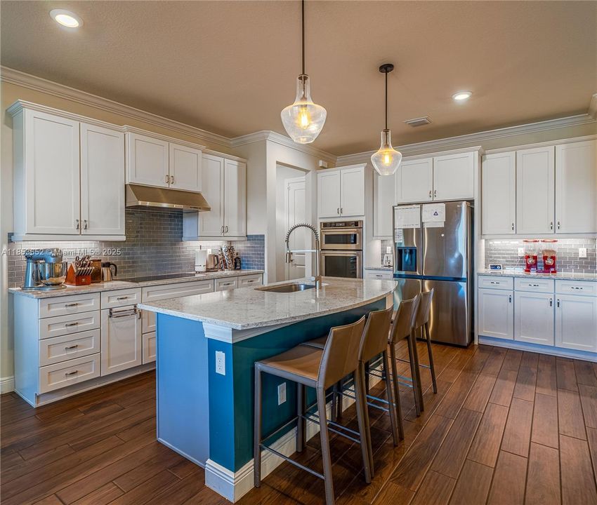 Недавно арендовано: $5,800 (4 спален, 2 ванн, 2501 Квадратных фут)