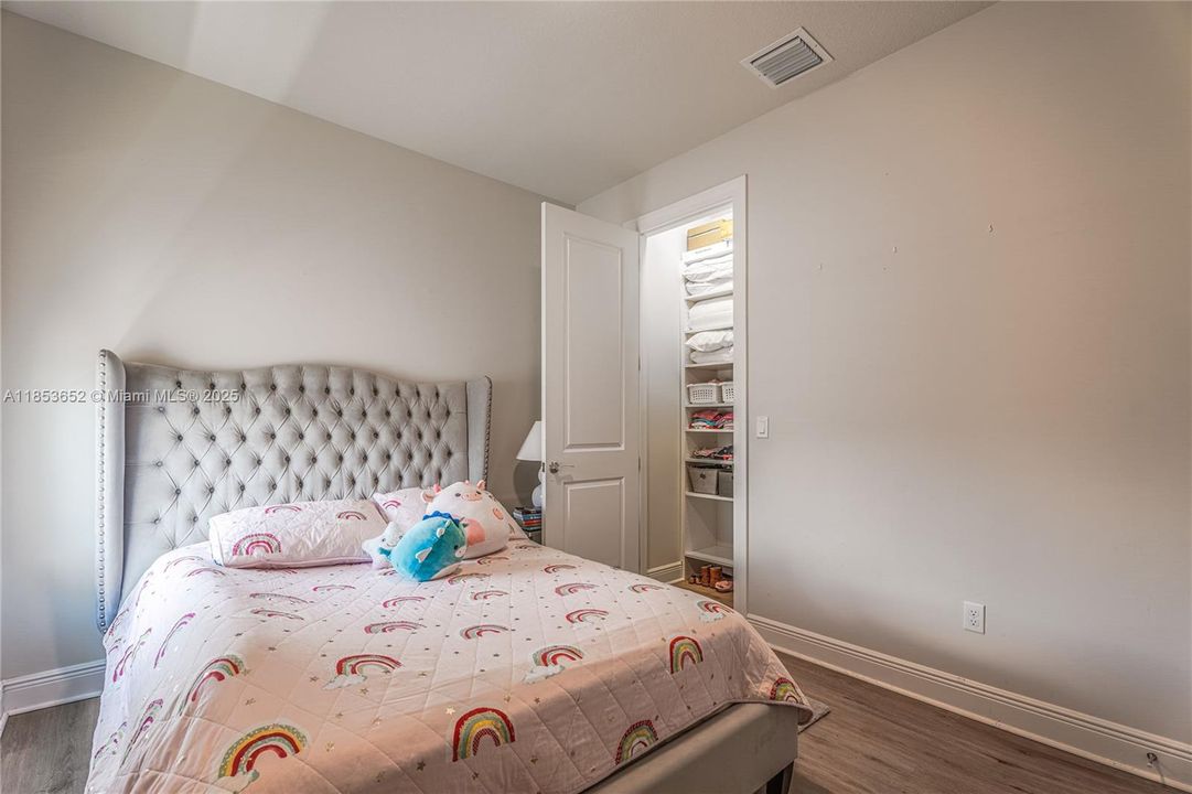 Недавно арендовано: $5,800 (4 спален, 2 ванн, 2501 Квадратных фут)