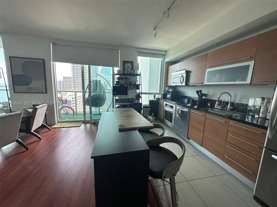 En Venta: $389,000 (0 camas, 1 baños, 632 Pies cuadrados)