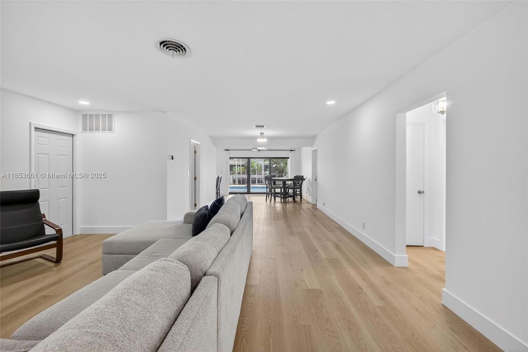 For Sale: $1,488,000 (3 beds, 3 baths, 1627 Square Feet)