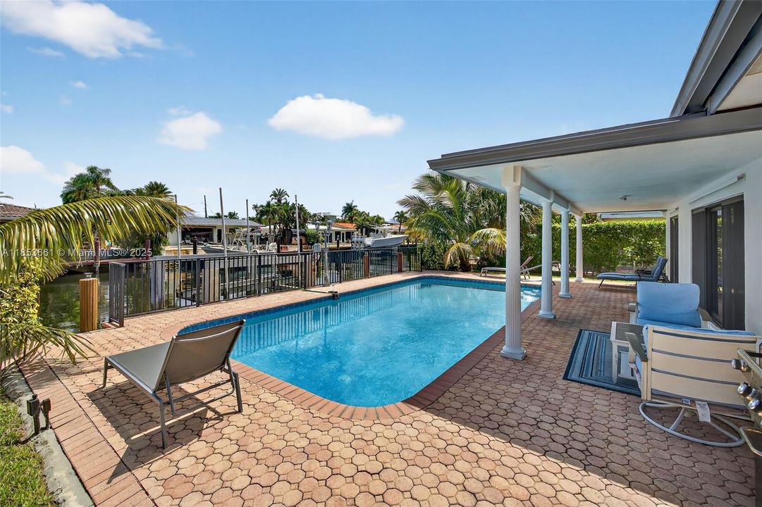 For Sale: $1,488,000 (3 beds, 3 baths, 1627 Square Feet)