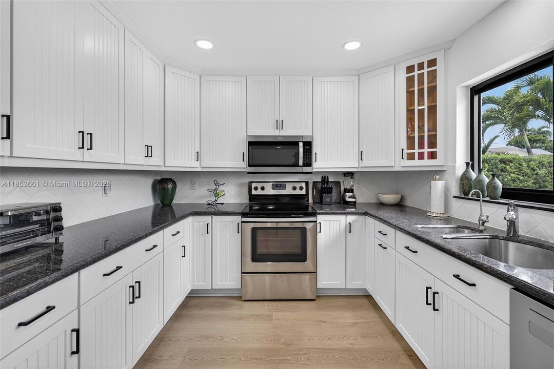 For Sale: $1,488,000 (3 beds, 3 baths, 1627 Square Feet)