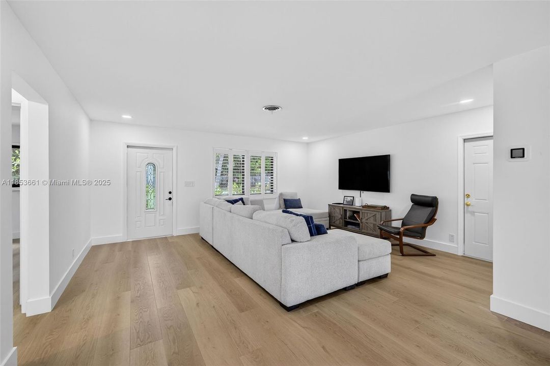 For Sale: $1,488,000 (3 beds, 3 baths, 1627 Square Feet)