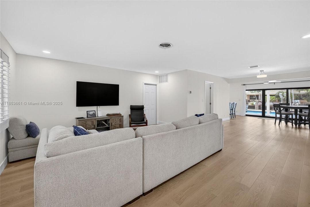 For Sale: $1,488,000 (3 beds, 3 baths, 1627 Square Feet)