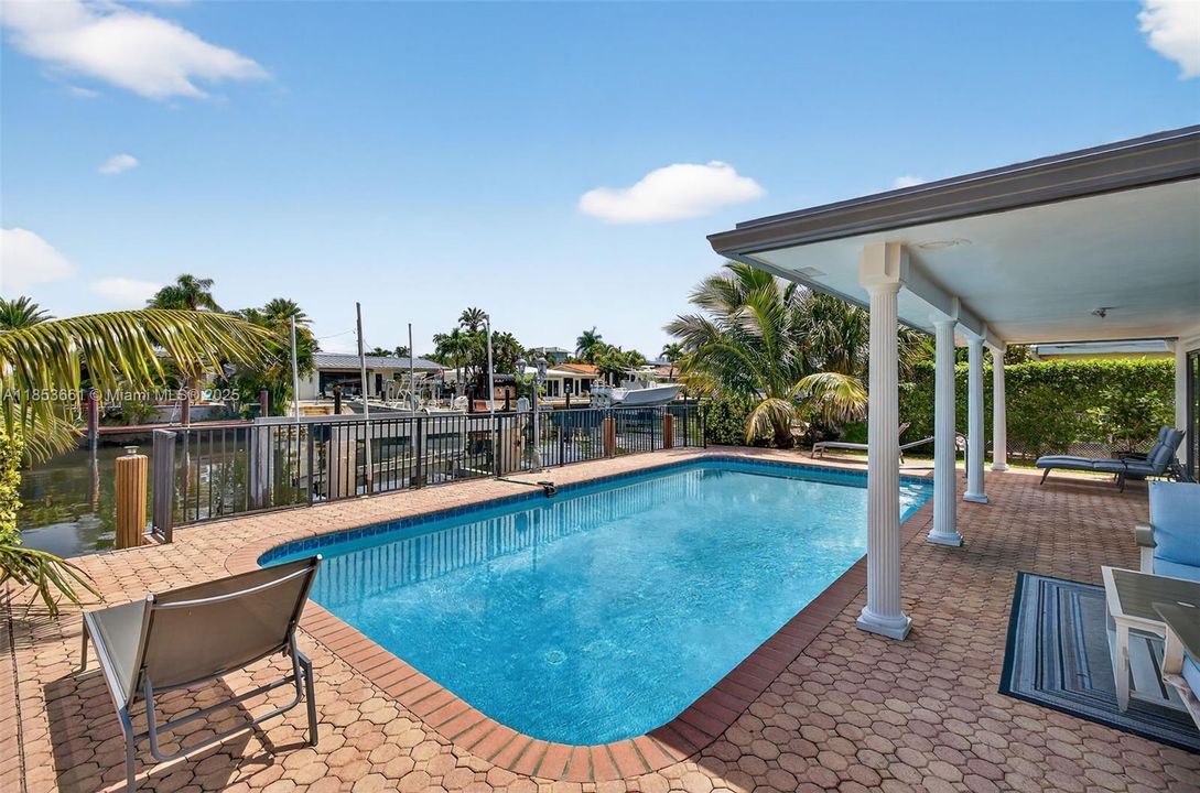 For Sale: $1,488,000 (3 beds, 3 baths, 1627 Square Feet)