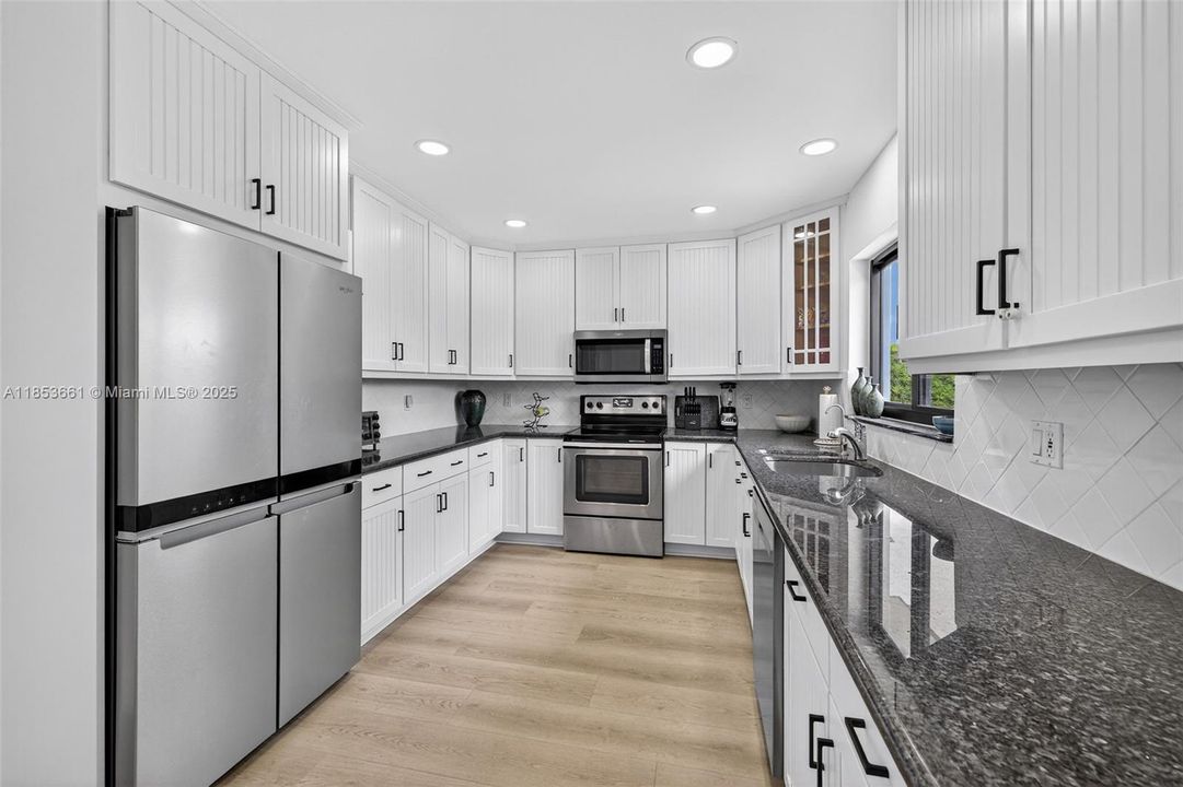 For Sale: $1,488,000 (3 beds, 3 baths, 1627 Square Feet)