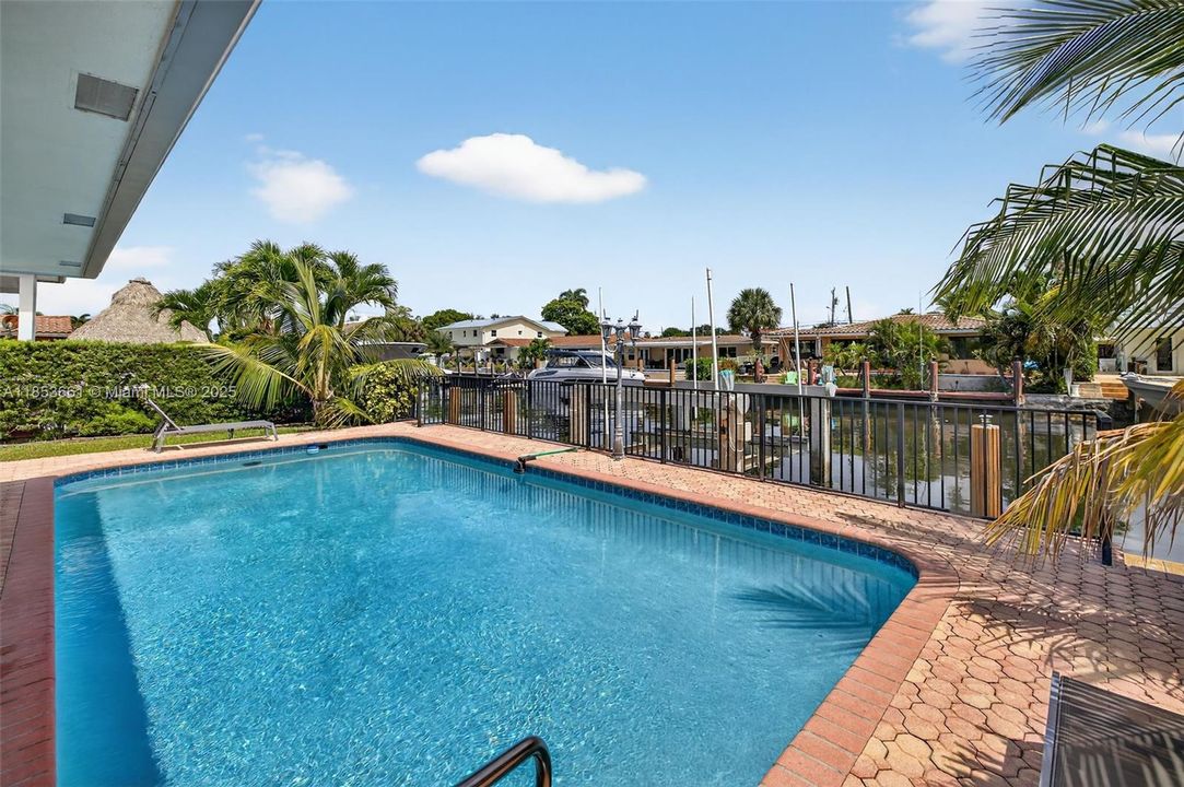 For Sale: $1,488,000 (3 beds, 3 baths, 1627 Square Feet)