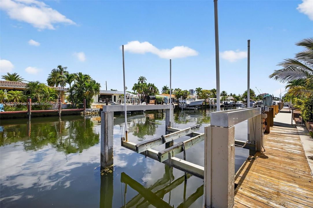 For Sale: $1,488,000 (3 beds, 3 baths, 1627 Square Feet)